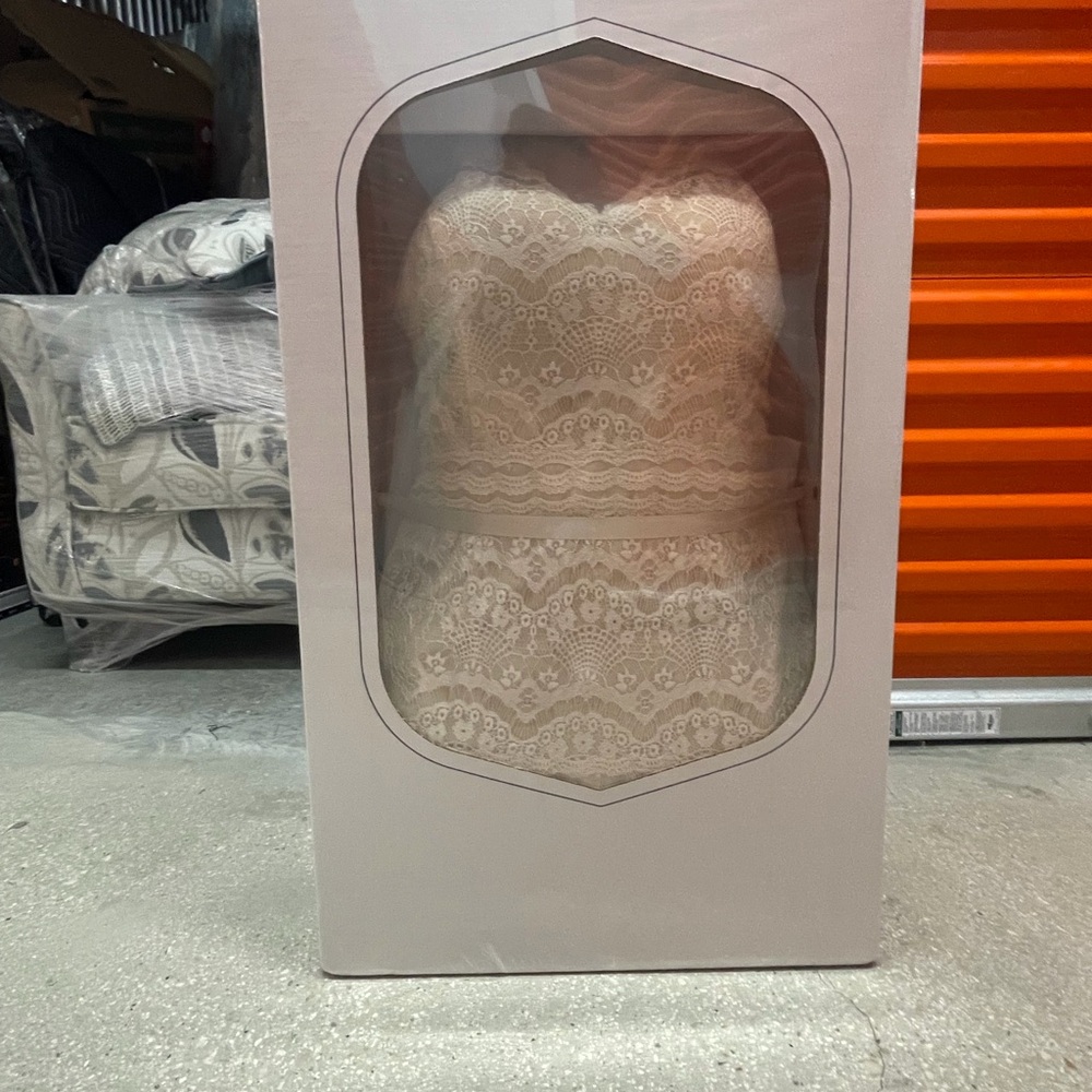 Elegant Lace Beige Home Accent